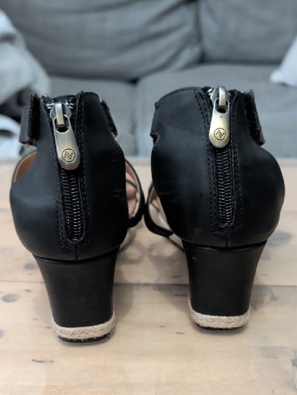 Adrienne Vittadini Black Leather Strappy Wedge Sandals Women's 8.5/9 - Picture 5 of 6